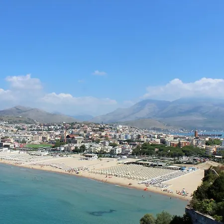 Mare E Monti A * فورميا